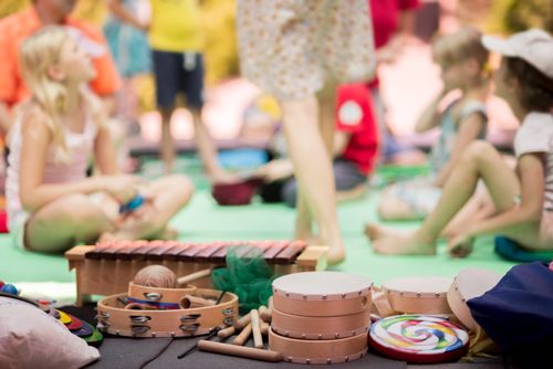 “Musik & Lesung im Krefeld Pavillon” – Rhythmus und Musik, Kinder im Krefeld Pavillon